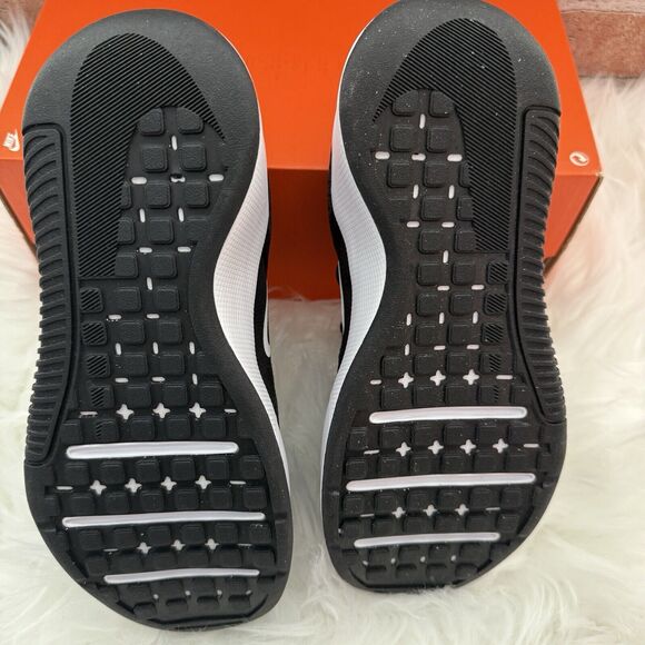 Nike Women’s MC Trainer 3 Workout Running Shoes Black/White Size 5.5 New - Picture 4 of 9